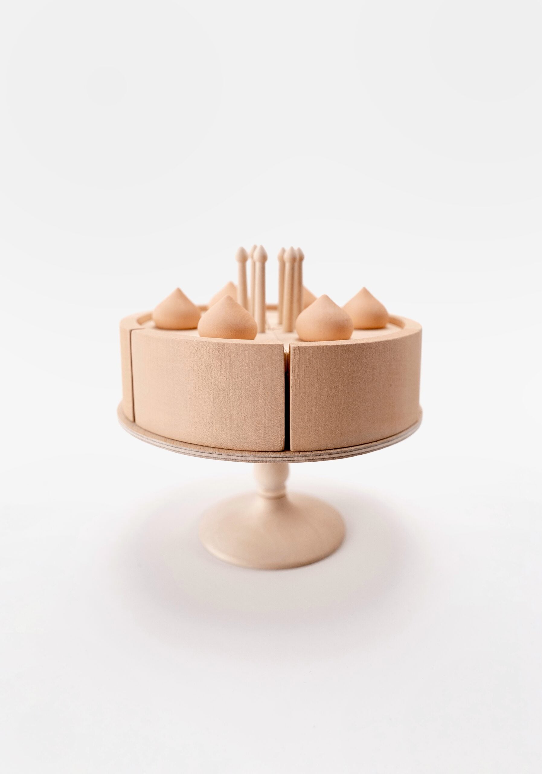 Cake on a stand/pink