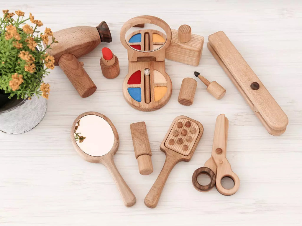Handmade wooden make-up set